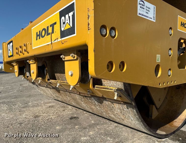 image for item EE0040 2020 Caterpillar CS56B single drum vibratory roller