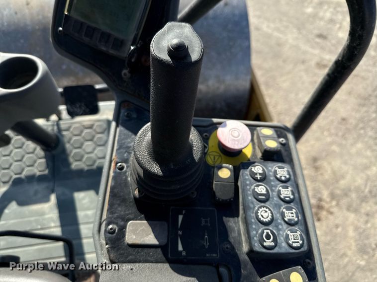 image for item EE0040 2020 Caterpillar CS56B single drum vibratory roller