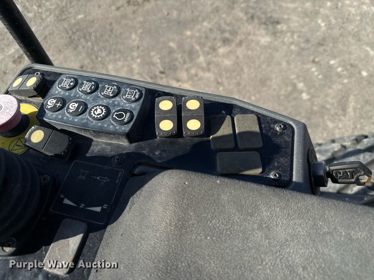 image for item EE0040 2020 Caterpillar CS56B single drum vibratory roller