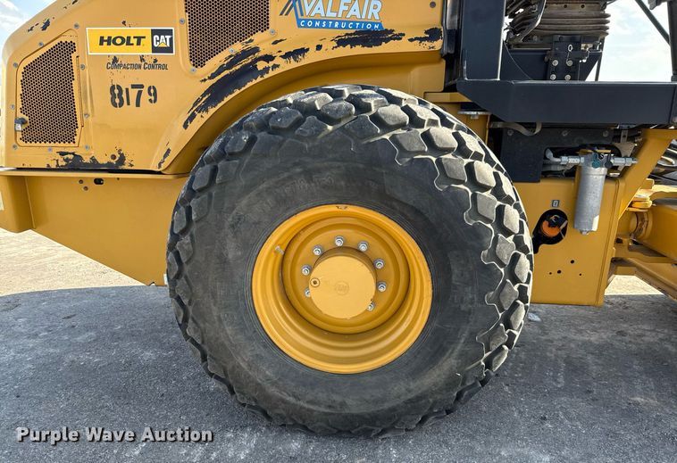 image for item EE0040 2020 Caterpillar CS56B single drum vibratory roller