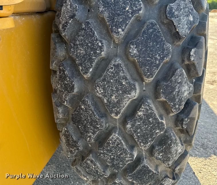 image for item EE0040 2020 Caterpillar CS56B single drum vibratory roller