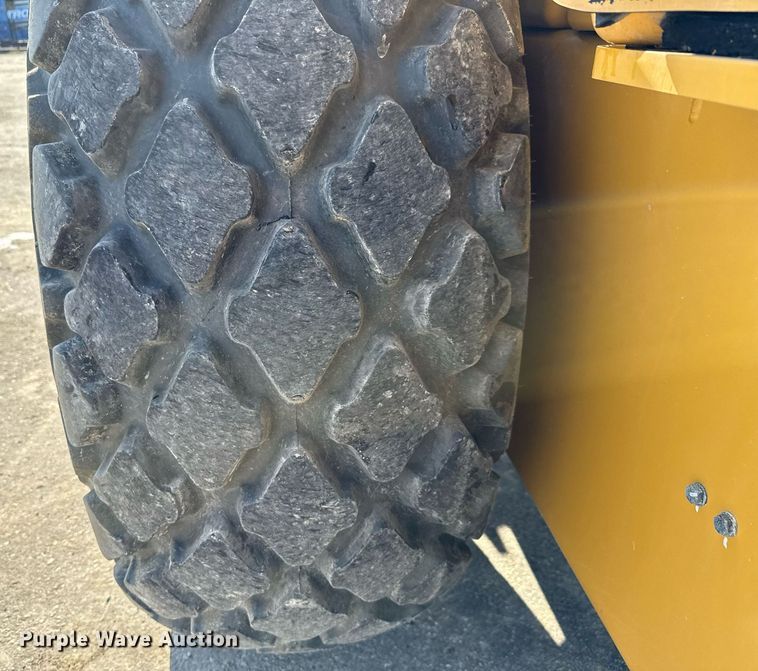 image for item EE0040 2020 Caterpillar CS56B single drum vibratory roller