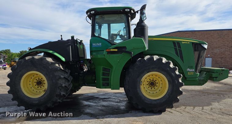 image for item EE0041 2017 John Deere 9470R Scraper Special 4WD tractor