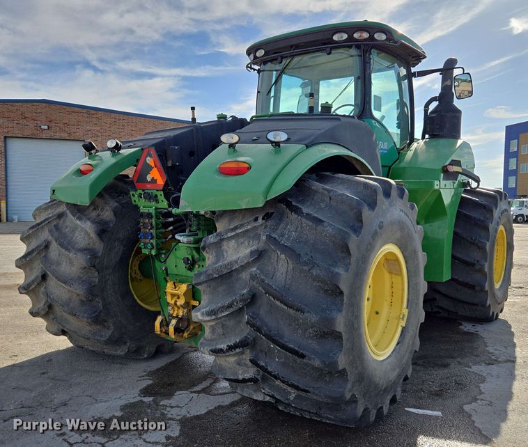 image for item EE0041 2017 John Deere 9470R Scraper Special 4WD tractor