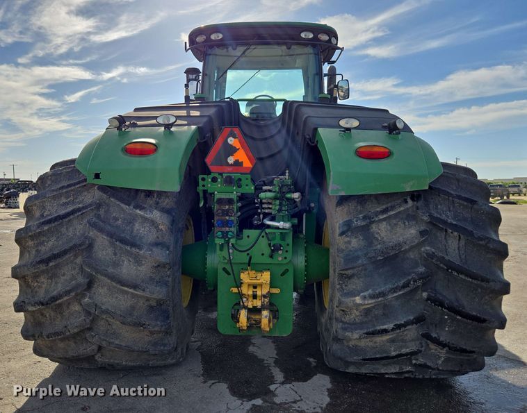 image for item EE0041 2017 John Deere 9470R Scraper Special 4WD tractor