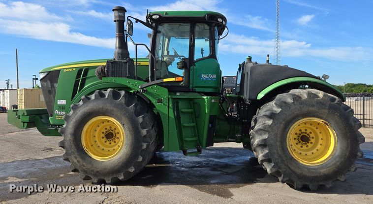 image for item EE0041 2017 John Deere 9470R Scraper Special 4WD tractor