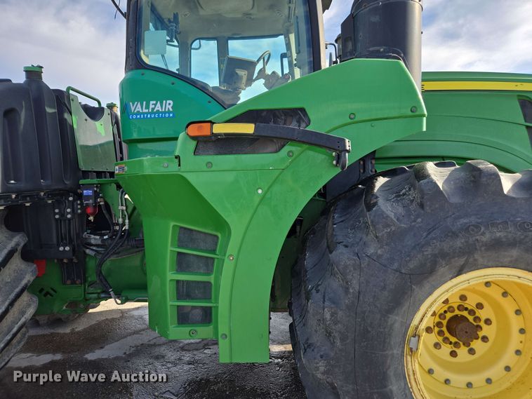 image for item EE0041 2017 John Deere 9470R Scraper Special 4WD tractor