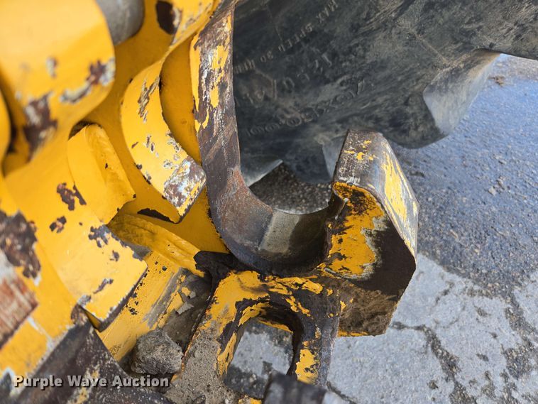 image for item EE0041 2017 John Deere 9470R Scraper Special 4WD tractor