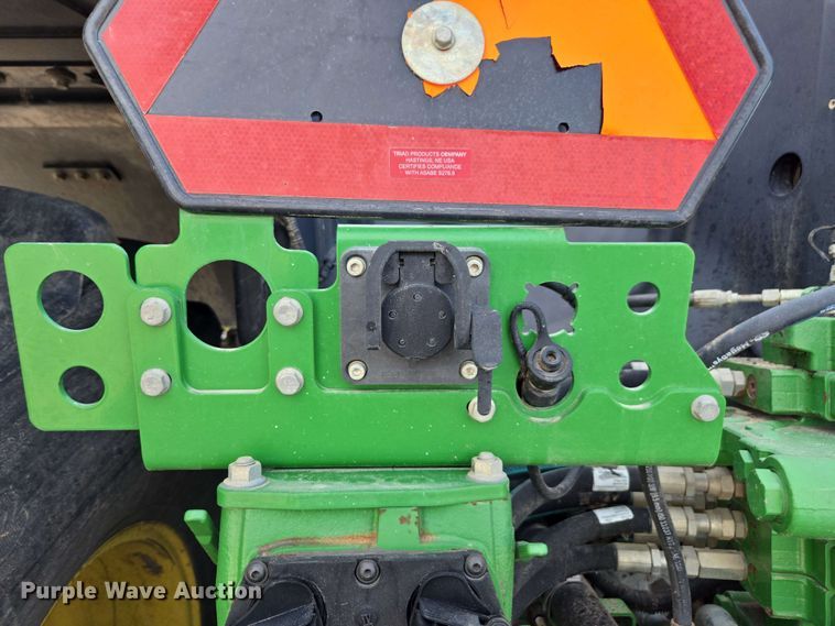 image for item EE0041 2017 John Deere 9470R Scraper Special 4WD tractor