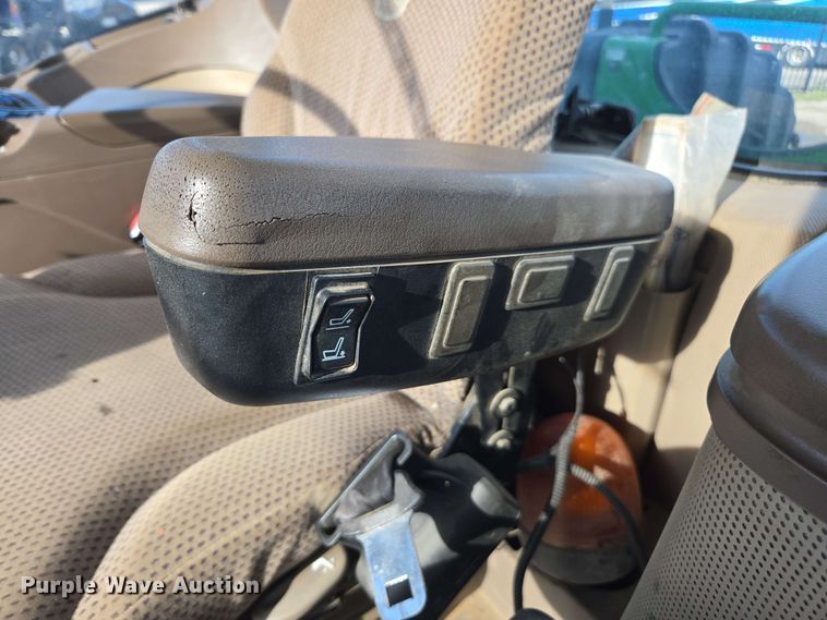 image for item EE0041 2017 John Deere 9470R Scraper Special 4WD tractor