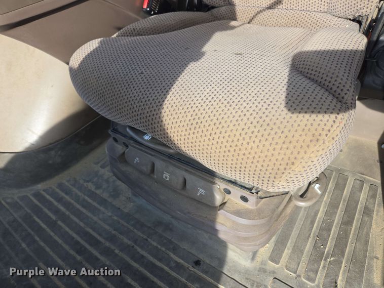 image for item EE0041 2017 John Deere 9470R Scraper Special 4WD tractor