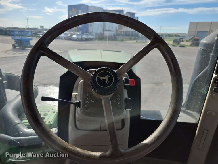 image for item EE0041 2017 John Deere 9470R Scraper Special 4WD tractor