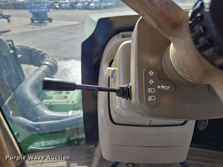 image for item EE0041 2017 John Deere 9470R Scraper Special 4WD tractor