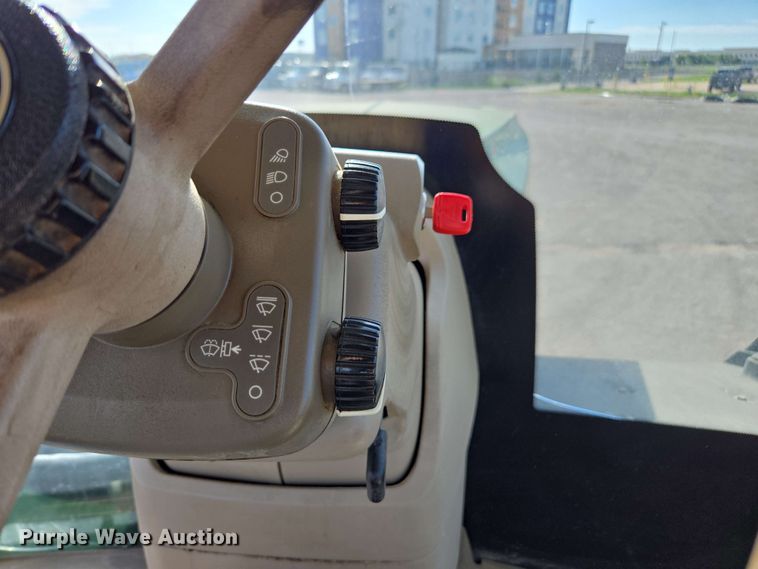 image for item EE0041 2017 John Deere 9470R Scraper Special 4WD tractor