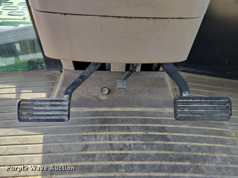 image for item EE0041 2017 John Deere 9470R Scraper Special 4WD tractor