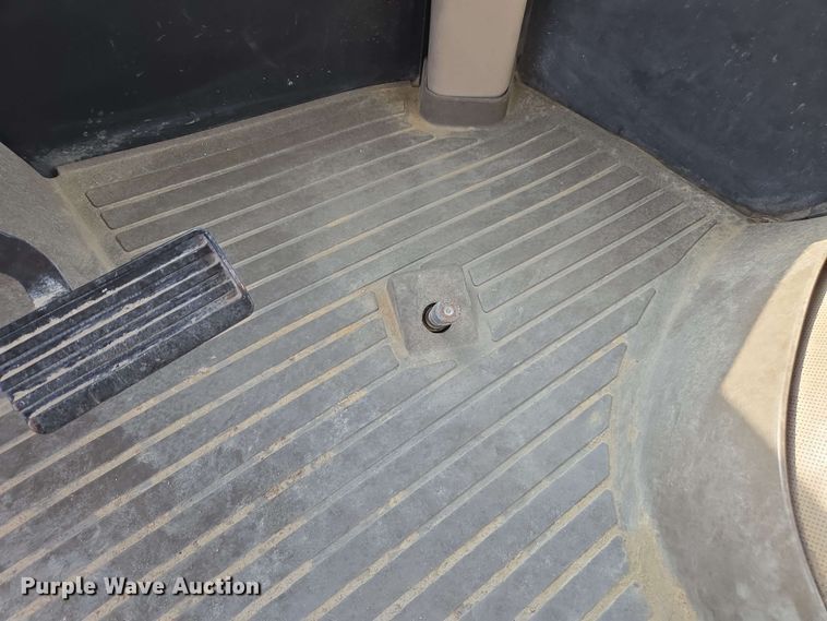 image for item EE0041 2017 John Deere 9470R Scraper Special 4WD tractor