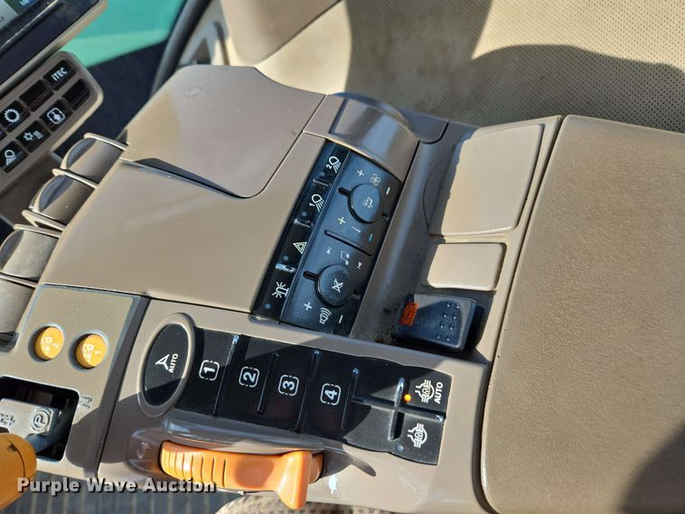 image for item EE0041 2017 John Deere 9470R Scraper Special 4WD tractor