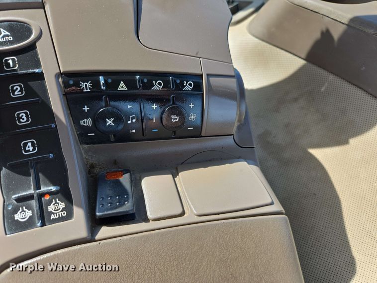 image for item EE0041 2017 John Deere 9470R Scraper Special 4WD tractor