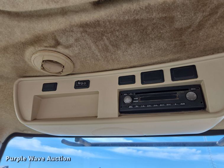 image for item EE0041 2017 John Deere 9470R Scraper Special 4WD tractor