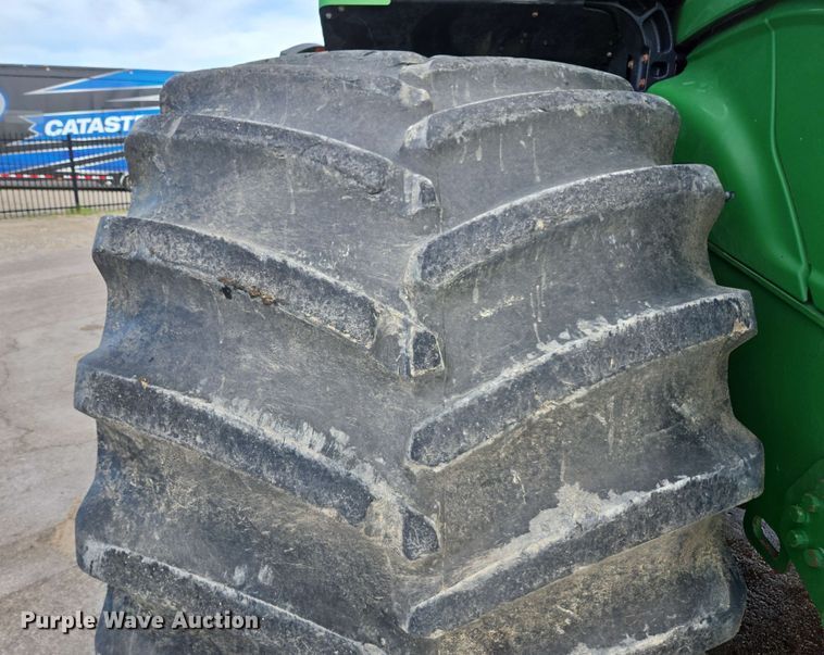 image for item EE0041 2017 John Deere 9470R Scraper Special 4WD tractor