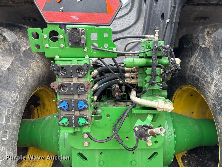 image for item EE0042 2018 John Deere 9470R Scraper Special 4WD tractor