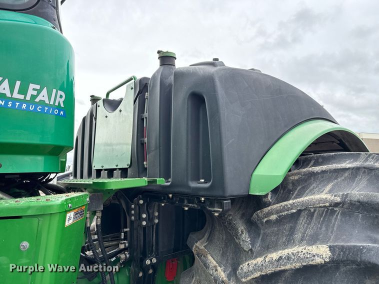 image for item EE0042 2018 John Deere 9470R Scraper Special 4WD tractor