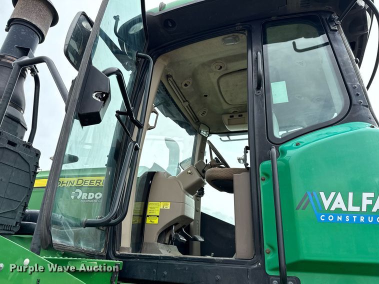 image for item EE0042 2018 John Deere 9470R Scraper Special 4WD tractor