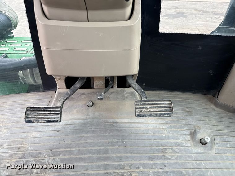 image for item EE0042 2018 John Deere 9470R Scraper Special 4WD tractor