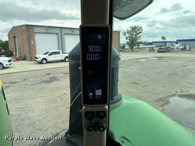 image for item EE0042 2018 John Deere 9470R Scraper Special 4WD tractor