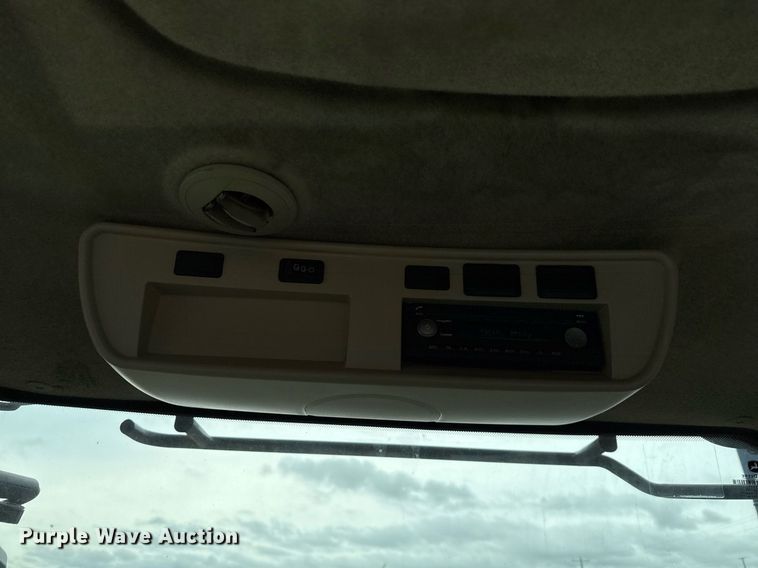 image for item EE0042 2018 John Deere 9470R Scraper Special 4WD tractor