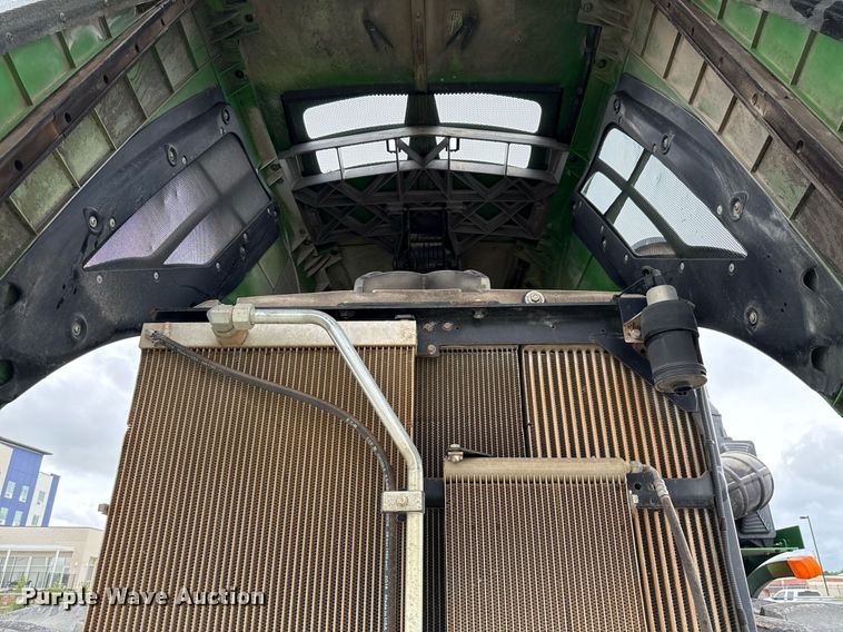 image for item EE0042 2018 John Deere 9470R Scraper Special 4WD tractor