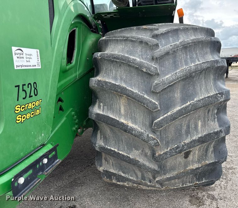 image for item EE0042 2018 John Deere 9470R Scraper Special 4WD tractor