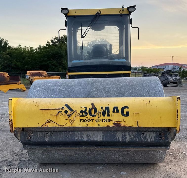 image for item EE0043 2018 Bomag BW 211 D-5 single drum vibratory roller