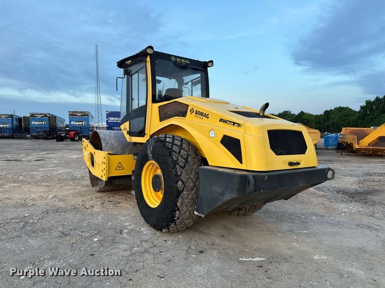 image for item EE0043 2018 Bomag BW 211 D-5 single drum vibratory roller