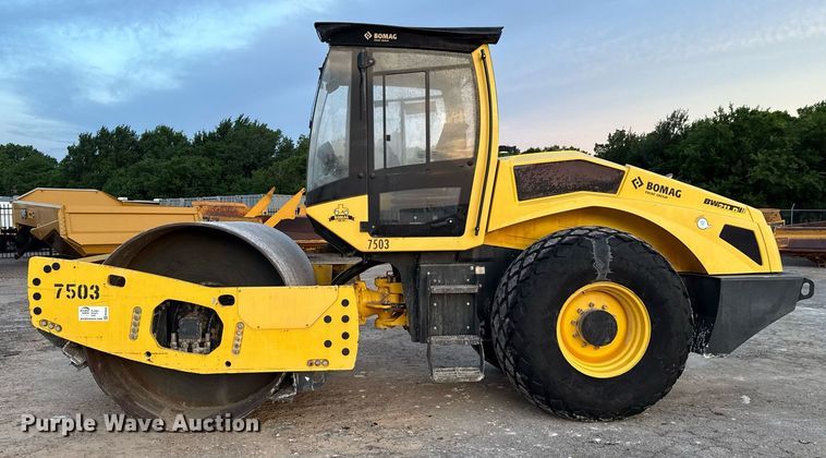 image for item EE0043 2018 Bomag BW 211 D-5 single drum vibratory roller