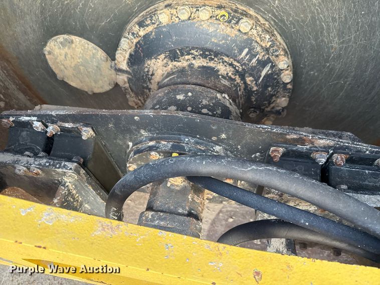 image for item EE0043 2018 Bomag BW 211 D-5 single drum vibratory roller