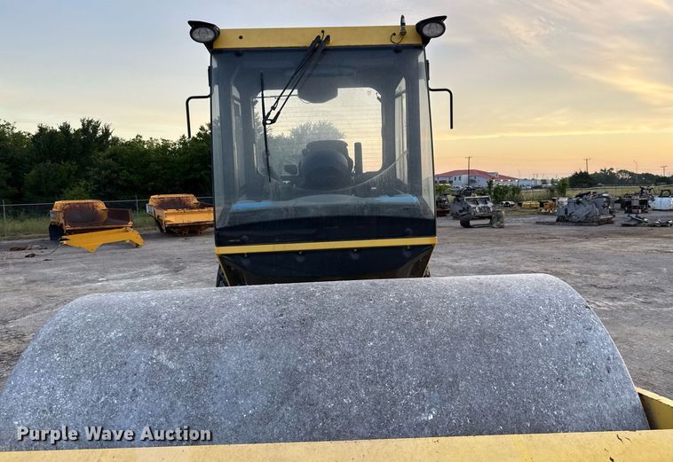 image for item EE0043 2018 Bomag BW 211 D-5 single drum vibratory roller