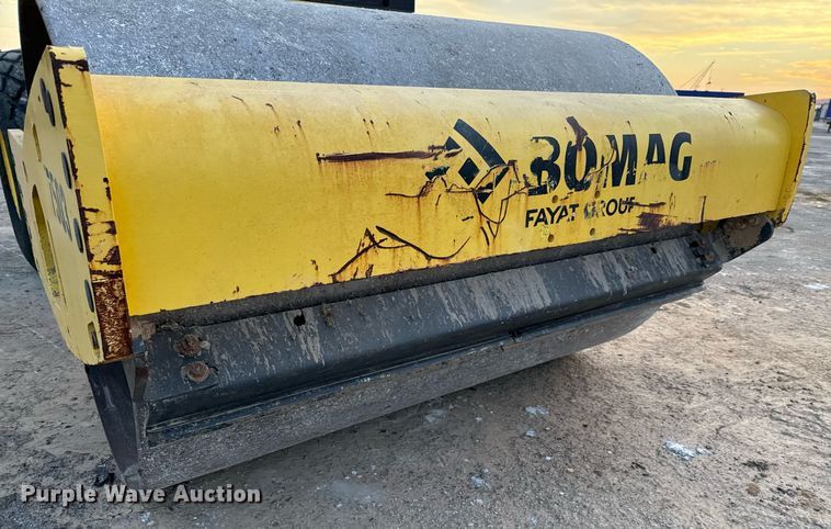 image for item EE0043 2018 Bomag BW 211 D-5 single drum vibratory roller