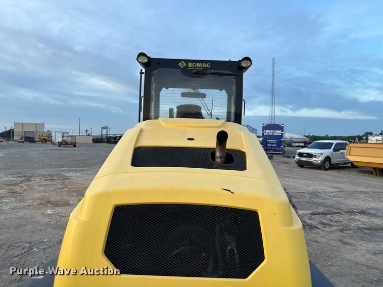 image for item EE0043 2018 Bomag BW 211 D-5 single drum vibratory roller