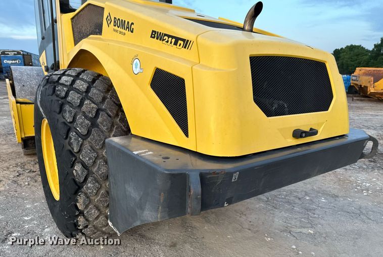 image for item EE0043 2018 Bomag BW 211 D-5 single drum vibratory roller