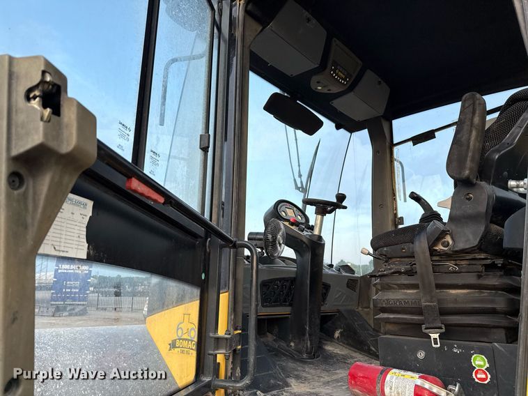 image for item EE0043 2018 Bomag BW 211 D-5 single drum vibratory roller