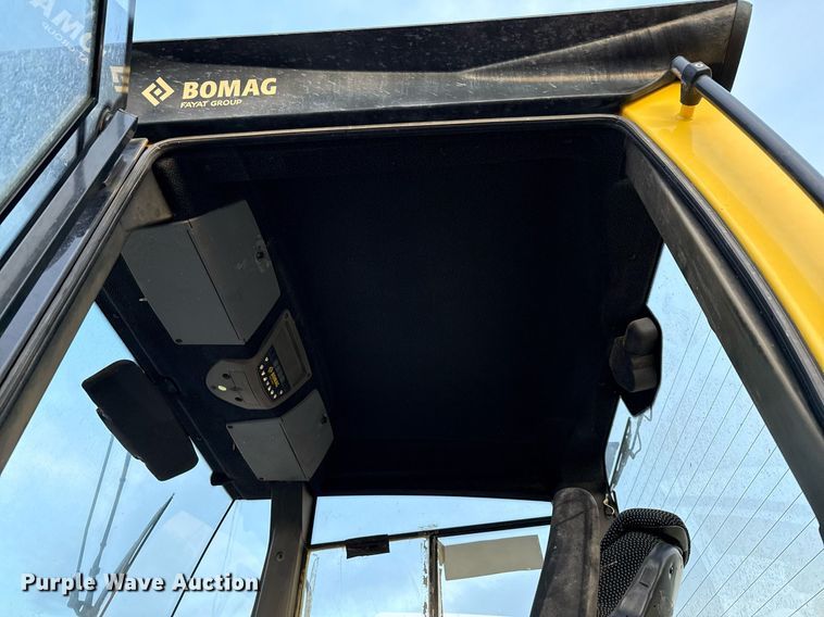 image for item EE0043 2018 Bomag BW 211 D-5 single drum vibratory roller