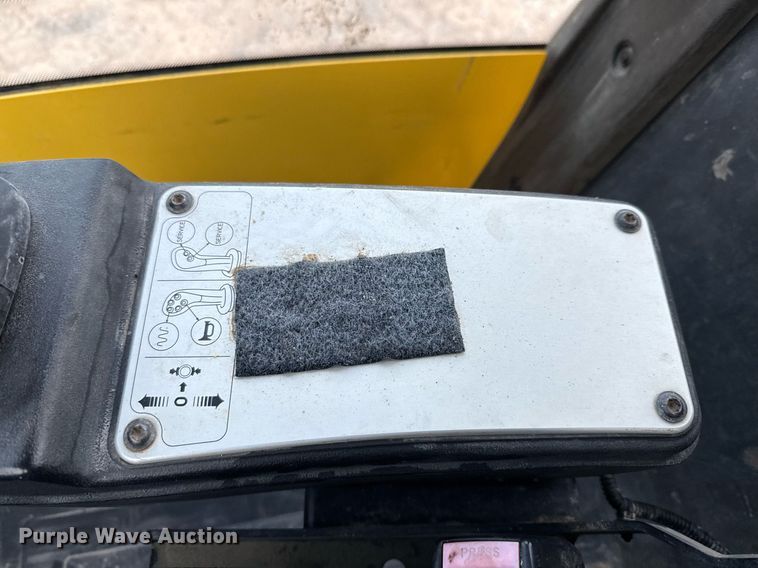 image for item EE0043 2018 Bomag BW 211 D-5 single drum vibratory roller