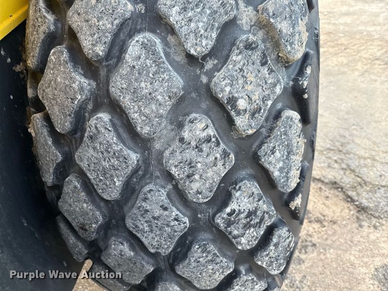 image for item EE0043 2018 Bomag BW 211 D-5 single drum vibratory roller