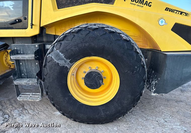 image for item EE0043 2018 Bomag BW 211 D-5 single drum vibratory roller