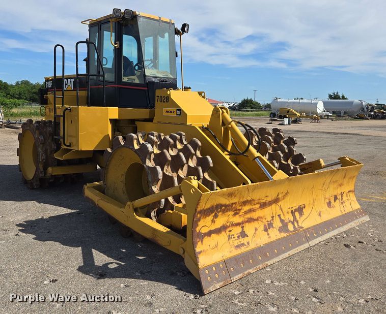 image for item EE0046 2001 Caterpillar 815F soil compactor