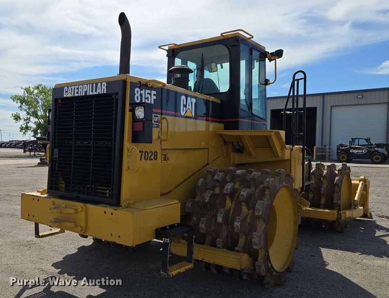 image for item EE0046 2001 Caterpillar 815F soil compactor