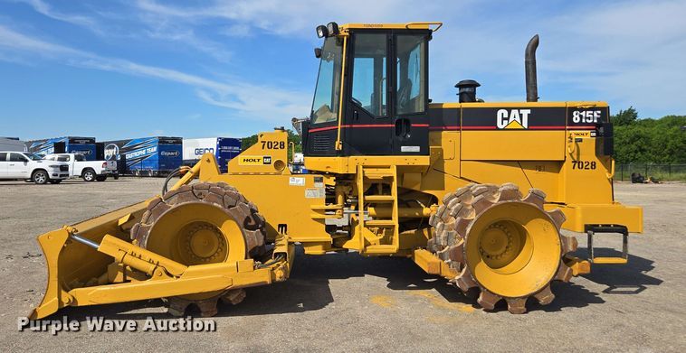 image for item EE0046 2001 Caterpillar 815F soil compactor