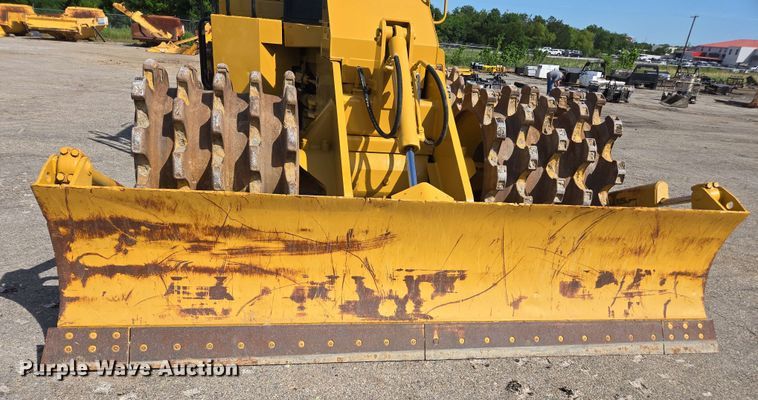 image for item EE0046 2001 Caterpillar 815F soil compactor