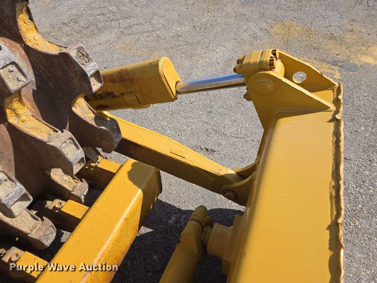image for item EE0046 2001 Caterpillar 815F soil compactor